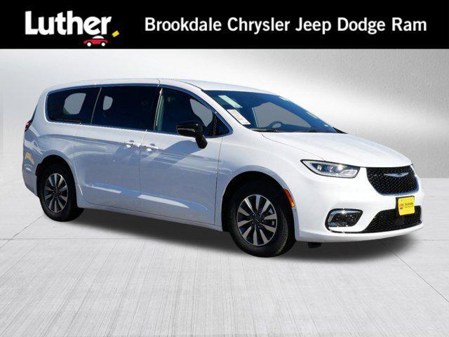 new 2025 Chrysler Pacifica Hybrid car, priced at $38,999