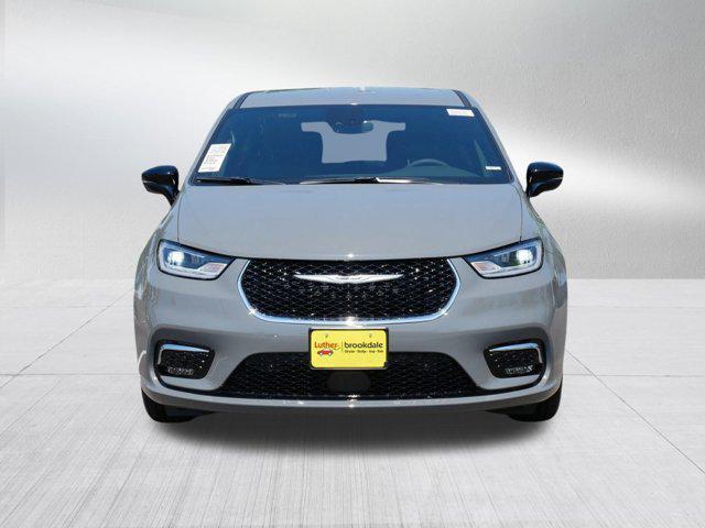 new 2025 Chrysler Pacifica car, priced at $40,864