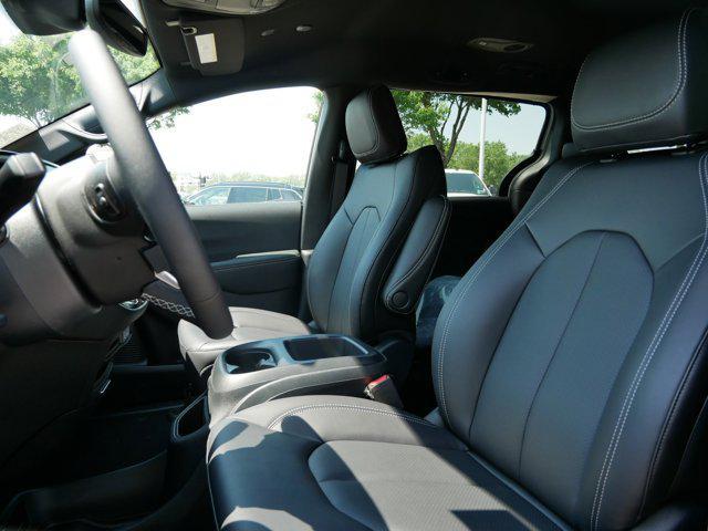new 2025 Chrysler Pacifica car, priced at $44,368