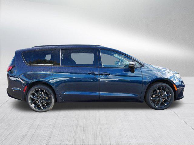 new 2025 Chrysler Pacifica car, priced at $53,706