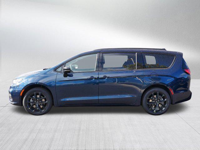 new 2025 Chrysler Pacifica car, priced at $53,706