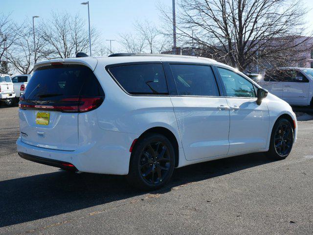 new 2024 Chrysler Pacifica car, priced at $41,578
