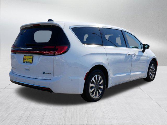 new 2025 Chrysler Pacifica Hybrid car, priced at $59,450