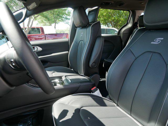 new 2026 Chrysler Pacifica car, priced at $60,450