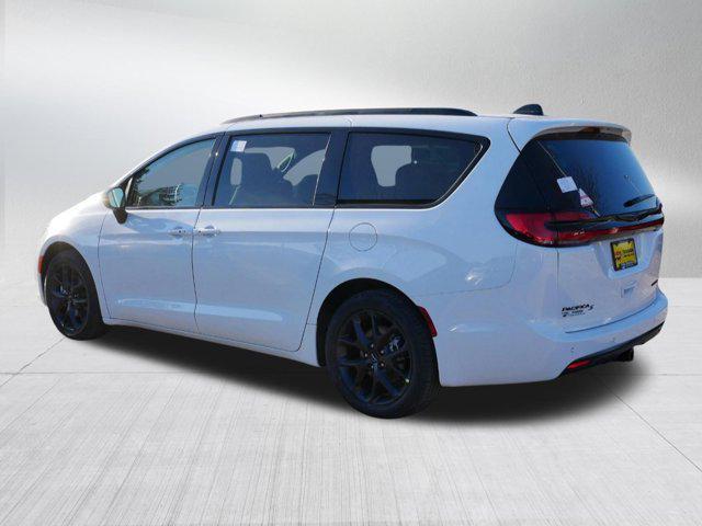 new 2024 Chrysler Pacifica car, priced at $48,193