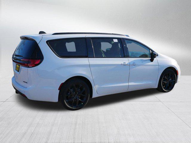 new 2024 Chrysler Pacifica car, priced at $48,193