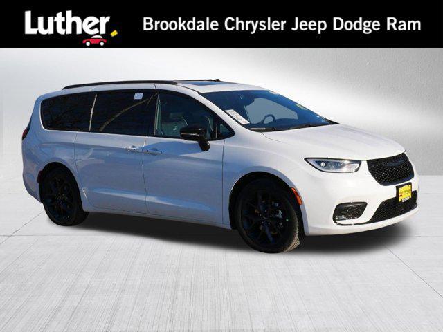 new 2024 Chrysler Pacifica car, priced at $48,193