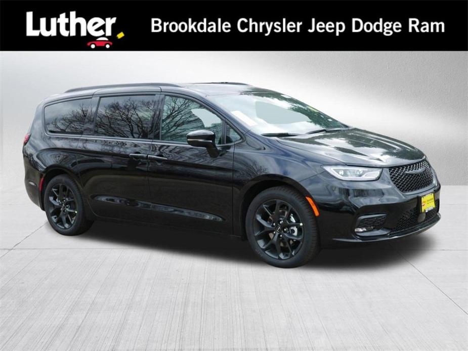 new 2024 Chrysler Pacifica car, priced at $50,829