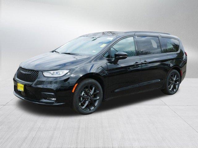 new 2024 Chrysler Pacifica car, priced at $50,579