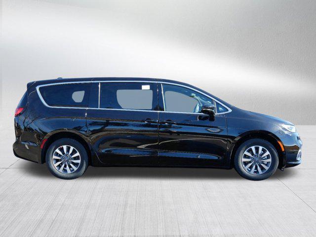 new 2025 Chrysler Pacifica Hybrid car, priced at $40,961