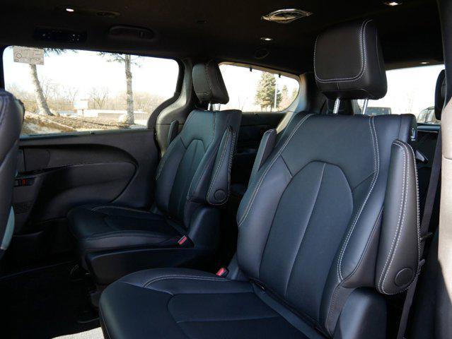 new 2025 Chrysler Pacifica Hybrid car, priced at $40,961