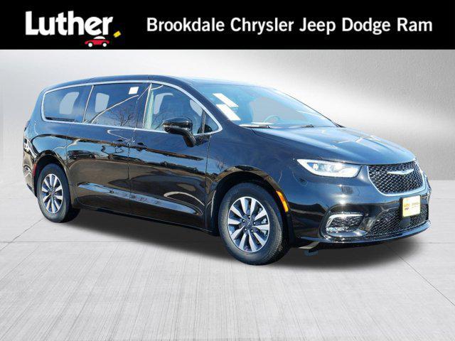 new 2025 Chrysler Pacifica Hybrid car, priced at $39,999