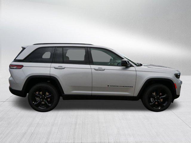 new 2025 Jeep Grand Cherokee car, priced at $41,999