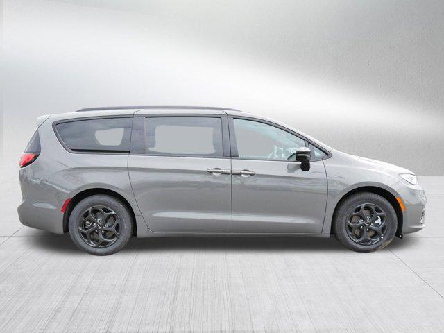 new 2025 Chrysler Pacifica Hybrid car, priced at $43,999