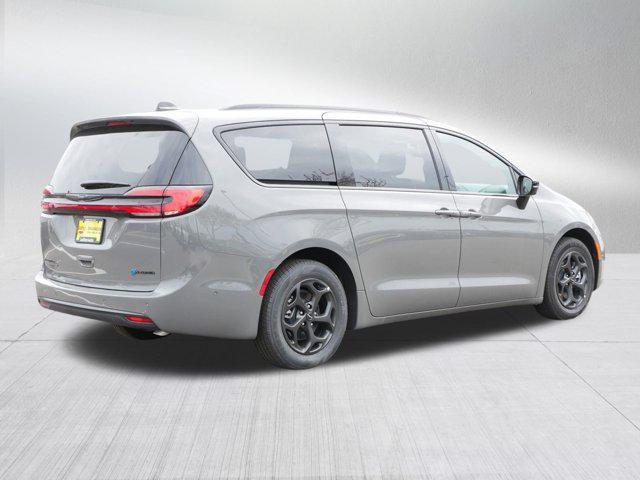 new 2025 Chrysler Pacifica Hybrid car, priced at $43,999