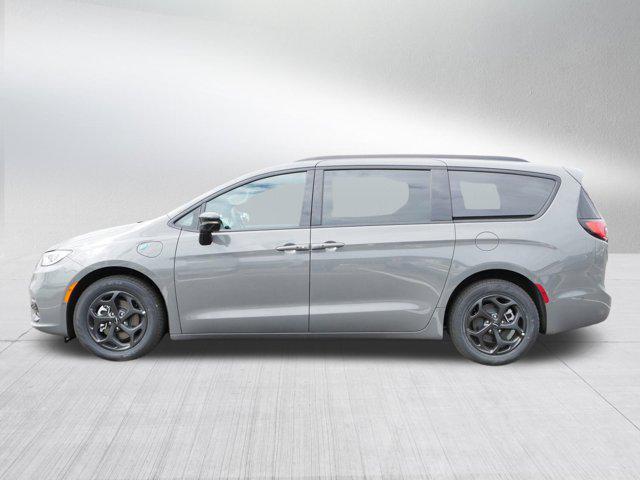 new 2025 Chrysler Pacifica Hybrid car, priced at $43,999