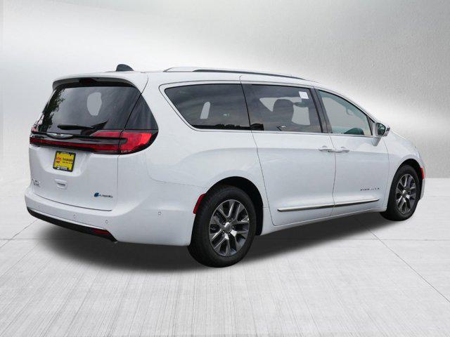 new 2024 Chrysler Pacifica car, priced at $48,657