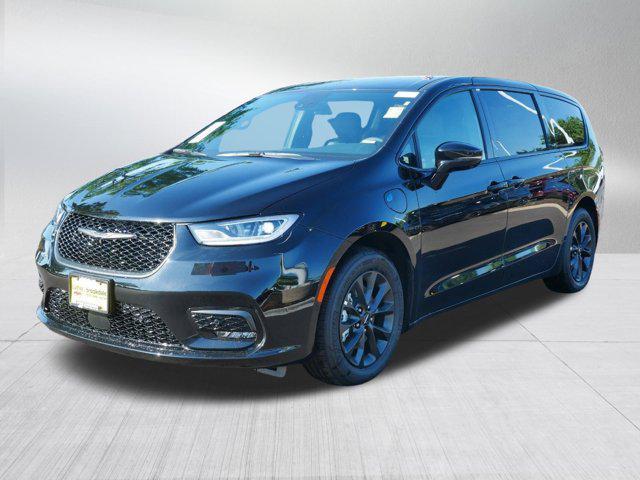 new 2024 Chrysler Pacifica Hybrid car, priced at $42,361