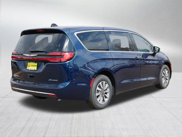 new 2025 Chrysler Pacifica Hybrid car, priced at $46,132