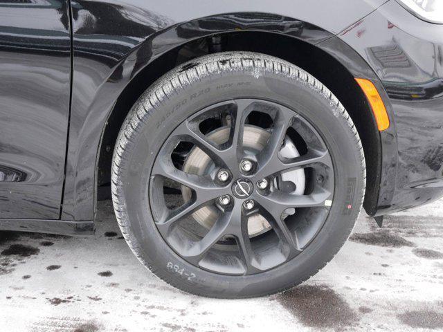 new 2025 Chrysler Pacifica car, priced at $48,667