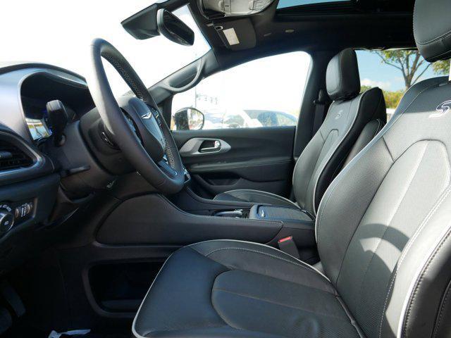 new 2025 Chrysler Pacifica car, priced at $48,667