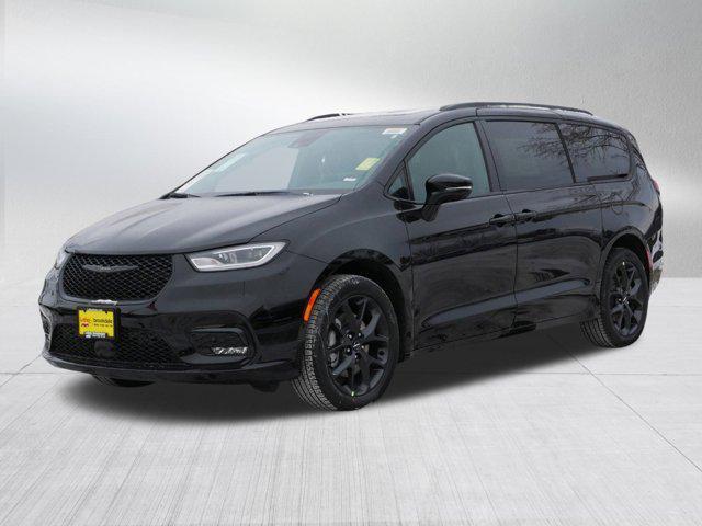 new 2025 Chrysler Pacifica car, priced at $48,667