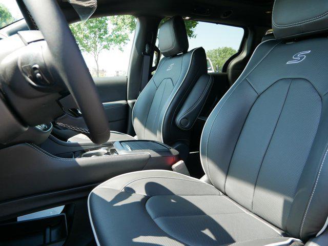 new 2025 Chrysler Pacifica car, priced at $47,691