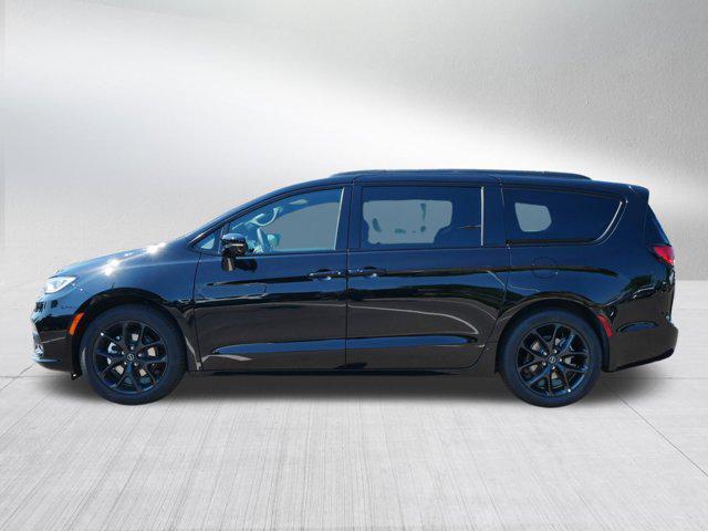 new 2025 Chrysler Pacifica car, priced at $47,691