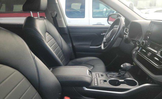 used 2022 Toyota Highlander car, priced at $35,898