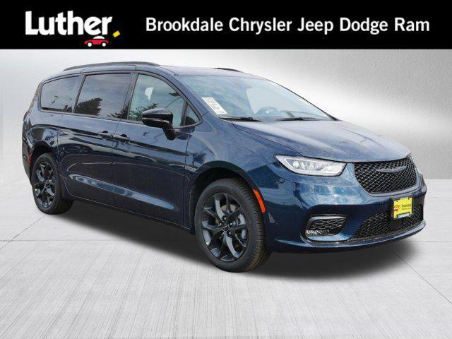 new 2025 Chrysler Pacifica car, priced at $51,478