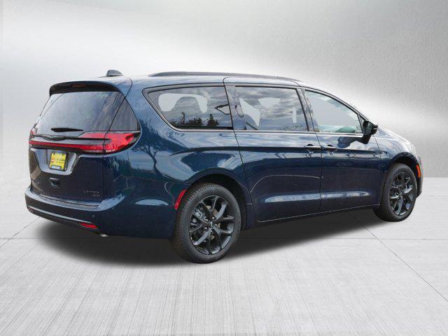 new 2025 Chrysler Pacifica car, priced at $51,478