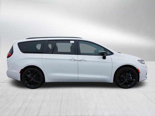 new 2024 Chrysler Pacifica car, priced at $42,508