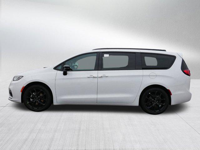 new 2024 Chrysler Pacifica car, priced at $42,508