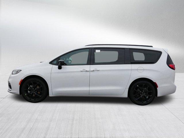 new 2024 Chrysler Pacifica car, priced at $45,258