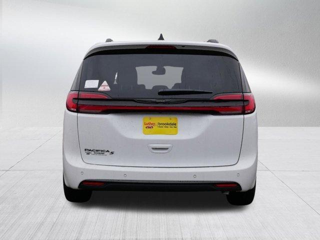 new 2024 Chrysler Pacifica car, priced at $45,258