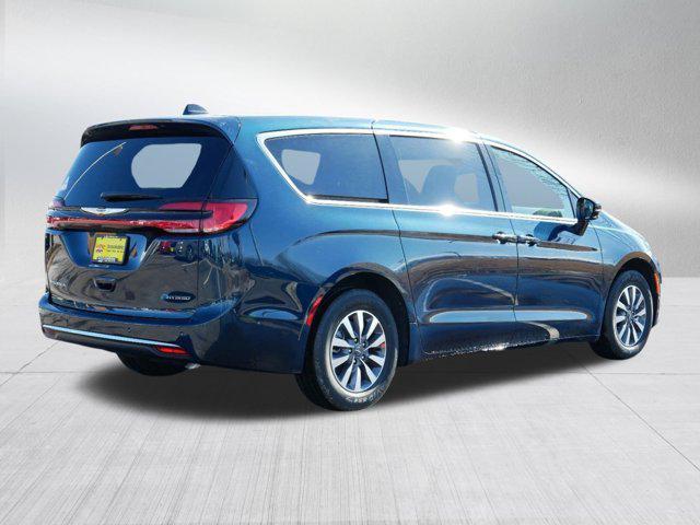 new 2025 Chrysler Pacifica Hybrid car, priced at $37,261