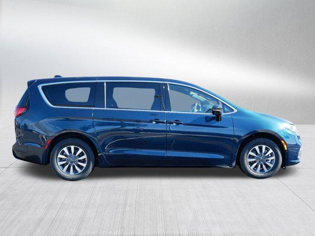 new 2025 Chrysler Pacifica Hybrid car, priced at $37,261