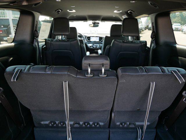 new 2025 Chrysler Pacifica Hybrid car, priced at $37,261