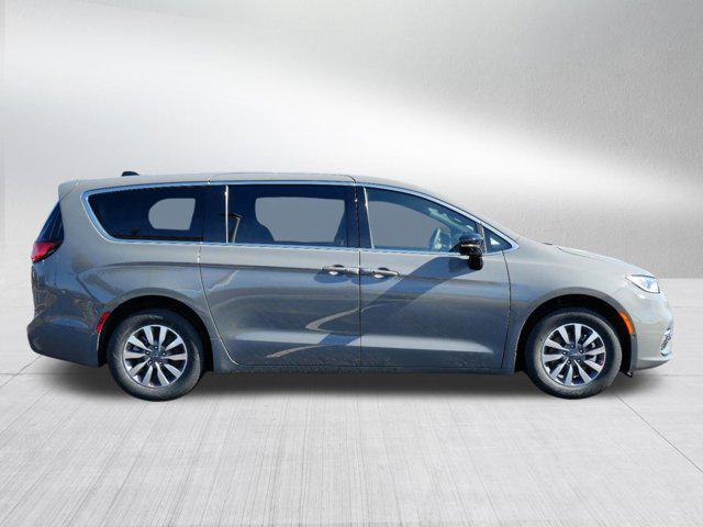 new 2025 Chrysler Pacifica Hybrid car, priced at $41,999