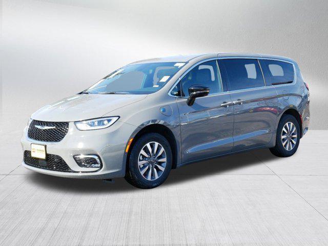 new 2025 Chrysler Pacifica Hybrid car, priced at $41,999