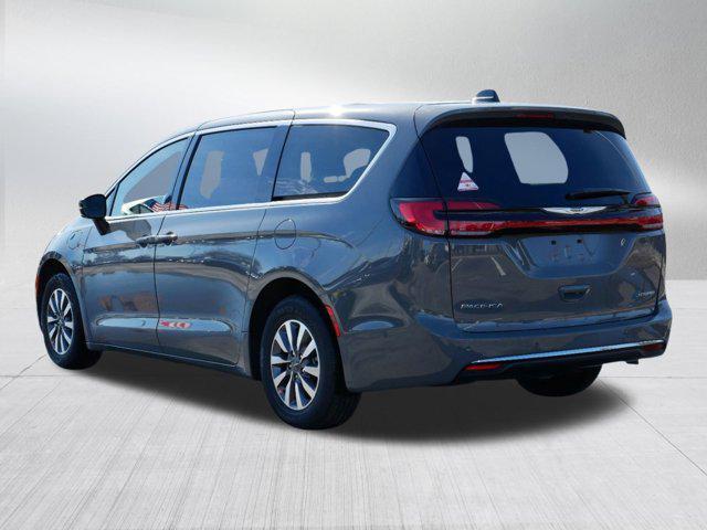 new 2025 Chrysler Pacifica Hybrid car, priced at $41,999