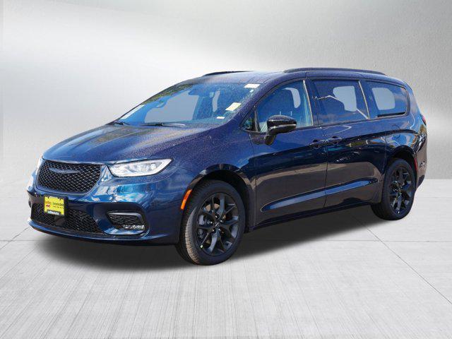 new 2025 Chrysler Pacifica car, priced at $52,504