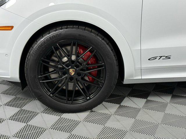 new 2025 Porsche Cayenne car, priced at $164,305