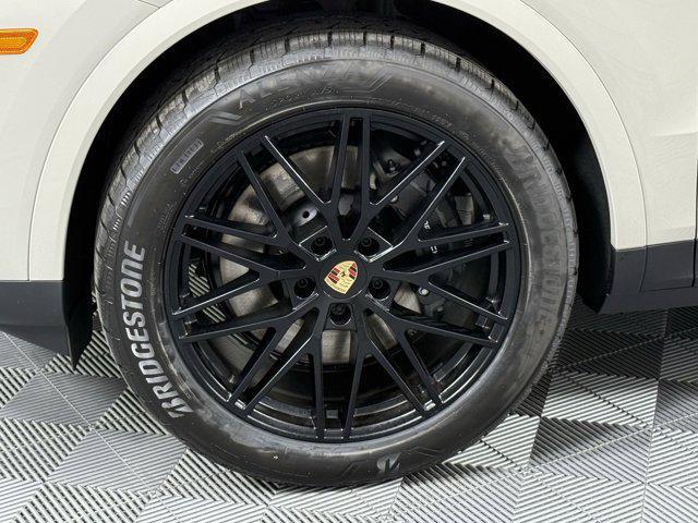 new 2025 Porsche Cayenne car, priced at $109,055