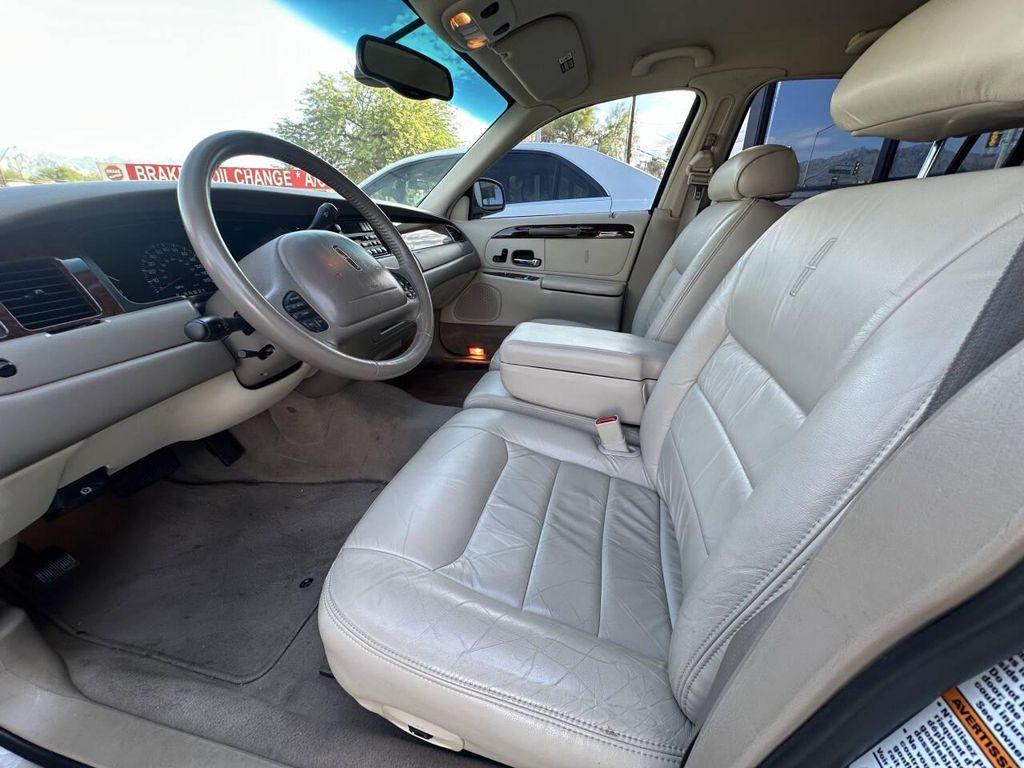 used 2000 Lincoln Town Car car, priced at $11,998