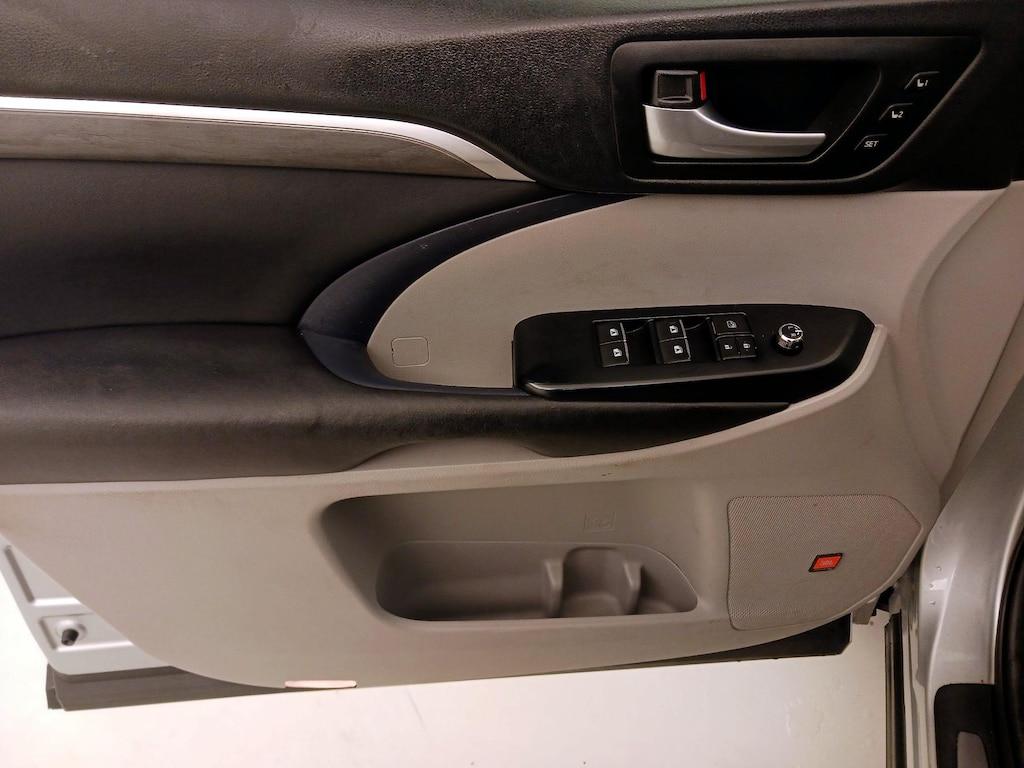 used 2019 Toyota Highlander car, priced at $26,998