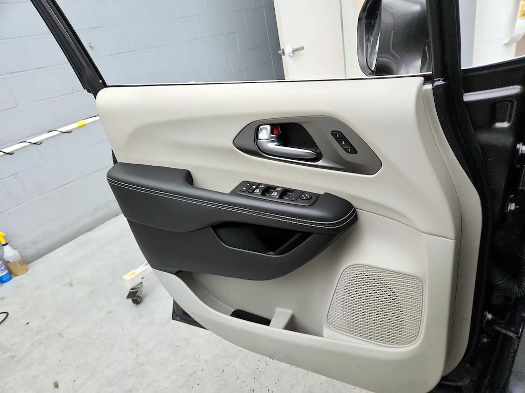 used 2021 Chrysler Pacifica car, priced at $30,998