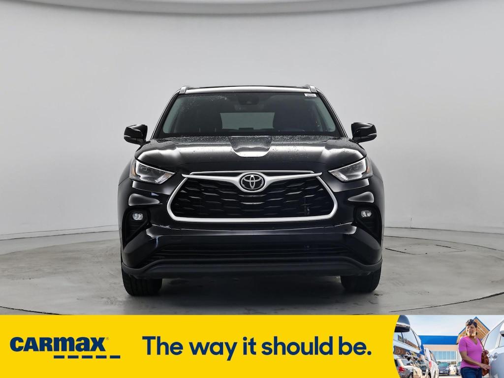 used 2022 Toyota Highlander car, priced at $40,998