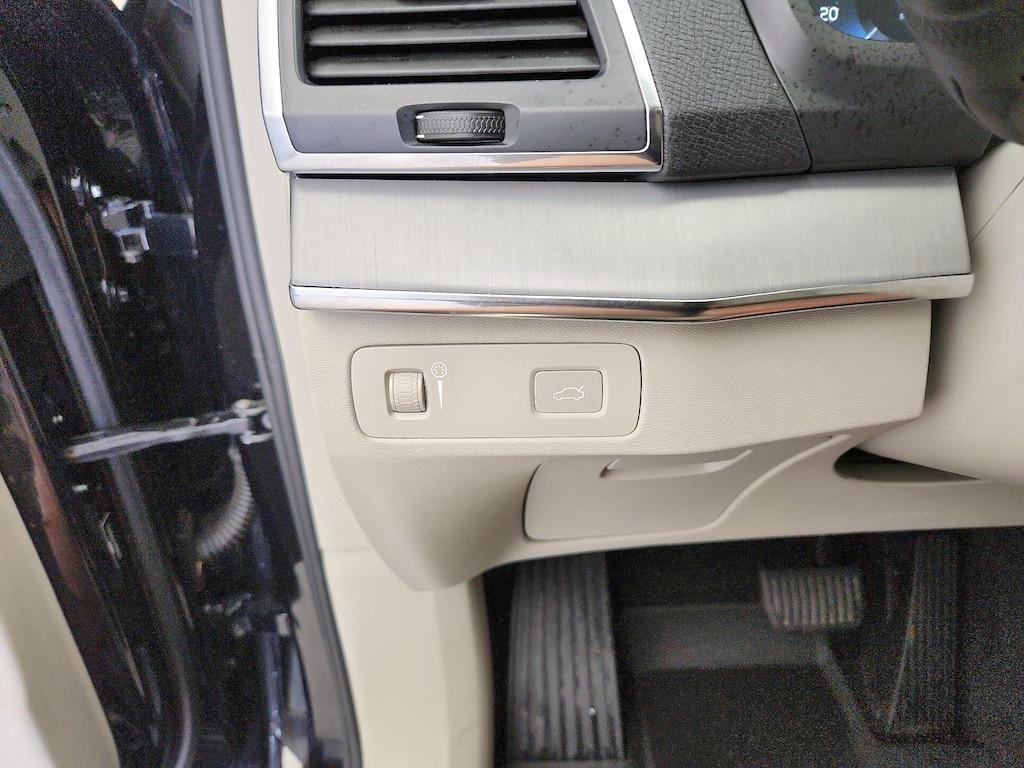 used 2022 Volvo XC90 car, priced at $27,998
