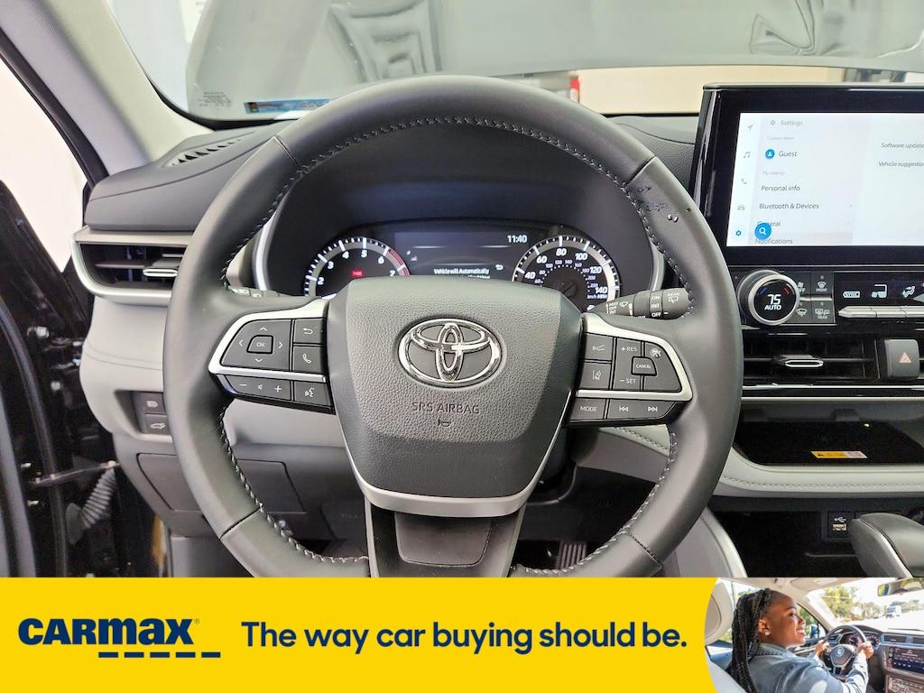 used 2024 Toyota Highlander car, priced at $44,998